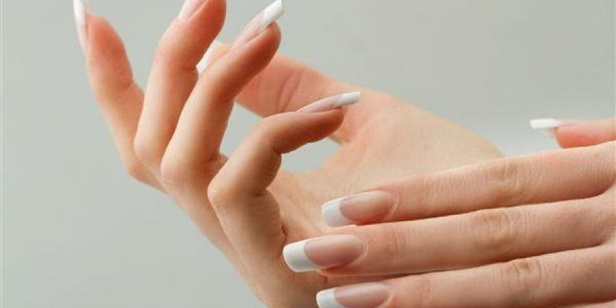 سيروم طبيعي لتغذية الأظافر وتقويتها وعلاج مشاكلها
