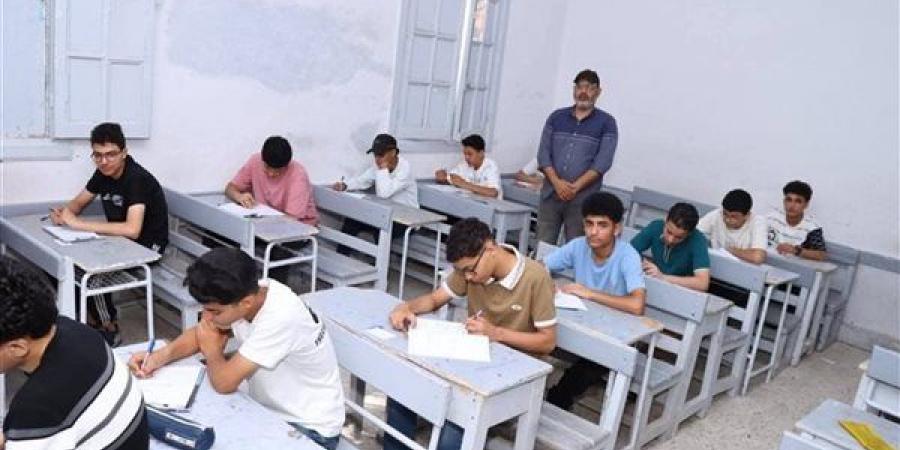 72 ألفا و773 طالبا بالدقهلية يبدأون اليوم ماراثون الثانوية العامة بـ"الدين والتربية الوطنية"