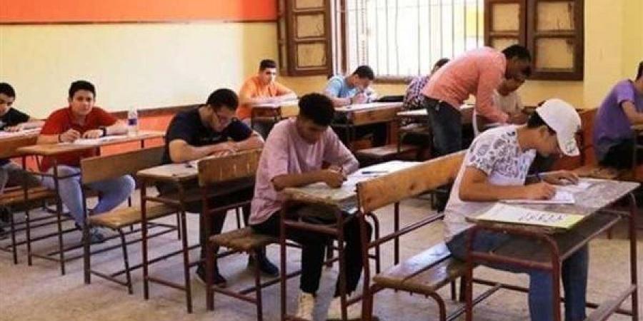 12 ألفا و827 طالبا بالثانوية العامة بالإسماعيلية يؤدون اليوم امتحان "التربية الدينية والوطنية"
