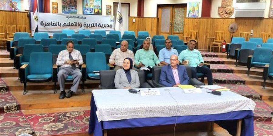 مدير تعليم القاهرة تشدد على تأمين خط سير صناديق الأسئلة وكراسات الإجابة