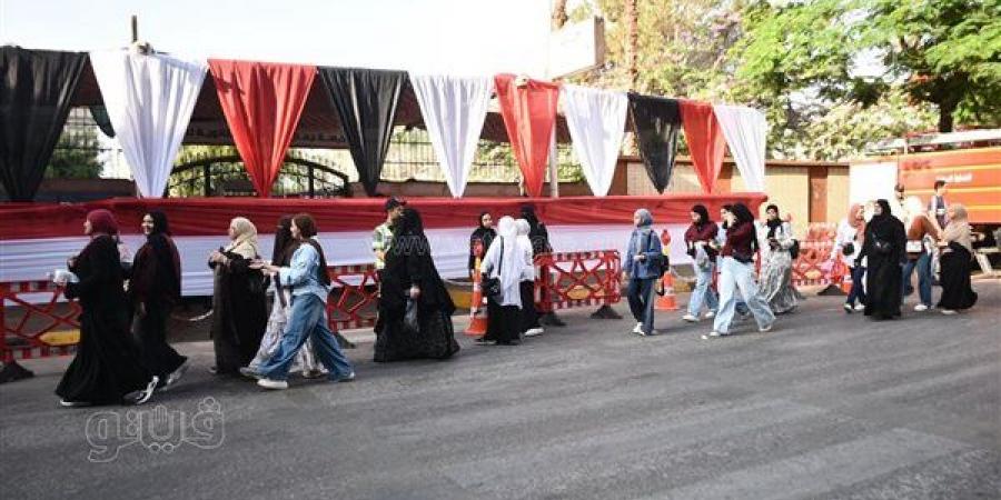 قطار الثانوية العامة يصل محطته الثانية غدا.. الطلاب يؤدون الاقتصاد والإحصاء واللغة الثانية.. ومناشدات بدخول طلاب الثانوية العامة اللجان مبكرًا