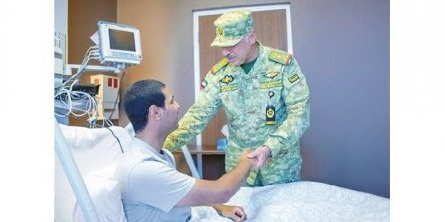 وكيل «الحرس» اطمأن على صحة حارس وطني بعد تعرضه للإصابة