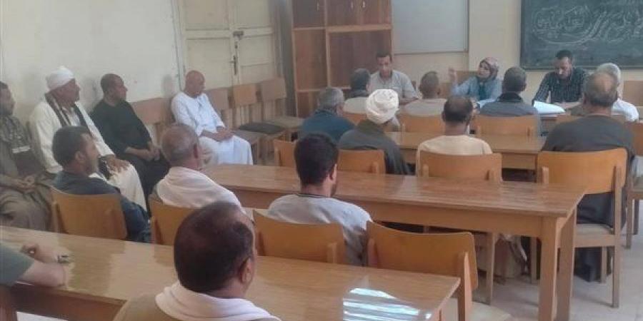 زراعة أسيوط تنظم ندوات إرشادية للتوعية بالمكافحة المتكاملة لدودة الحشد الخريفية