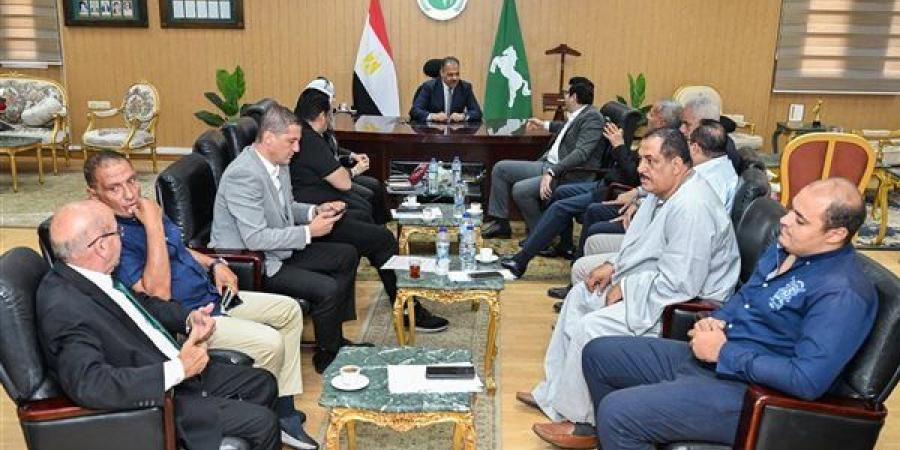 محافظ الشرقية يبحث مع أعضاء مجلسي النواب والشيوخ مستوى الخدمات المقدمة للمواطنين