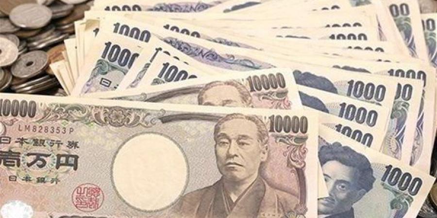 الين الياباني يقترب من أدنى مستوى في 40 عامًا وسط تراجع آمال خفض الفائدة الأمريكية