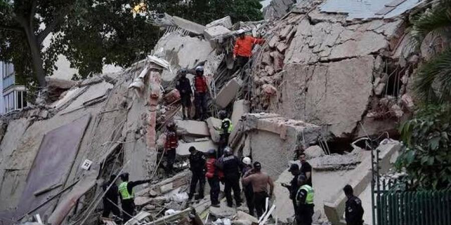 فرق الإنقاذ تمشط أنقاض زلزالي فنزويلا والمفقودون بالآلاف