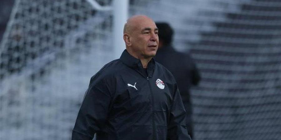 نجم الأهلي السابق: حسام حسن يتحمل إنذار مهند لاشين وغيابه عن مباراة أستراليا