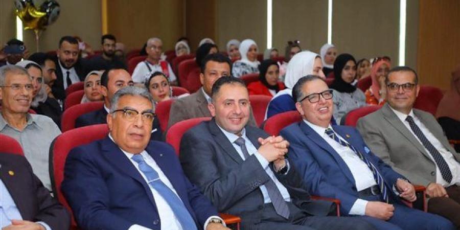 محافظا دمياط والدقهلية يشهدان مشروعات تخرج طلاب جامعة الدلتا