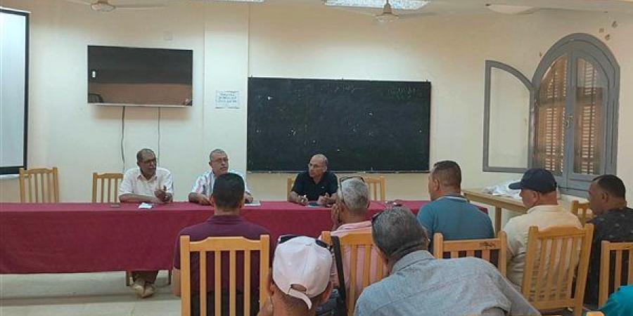 اجتماع موسع لمتابعة استعدادات الموسم الصيفي بالإدارة الزراعية بالخارجة في الوادي الجديد