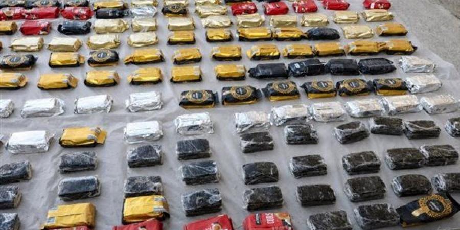 ضربة أمنية بـ 125 مليون جنيه، ضبط طنين من المخدرات بحوزة تشكيل عصابي في السويس (صور)
