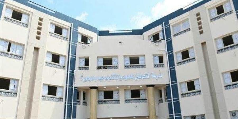 محافظ البحيرة: تنفيذ 40 مشروعًا تعليميًا بتكلفة 480 مليون جنيه (صور)