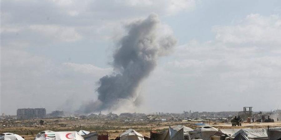استشهاد شخص وإصابة آخرين في غارة إسرائيلية على غزة