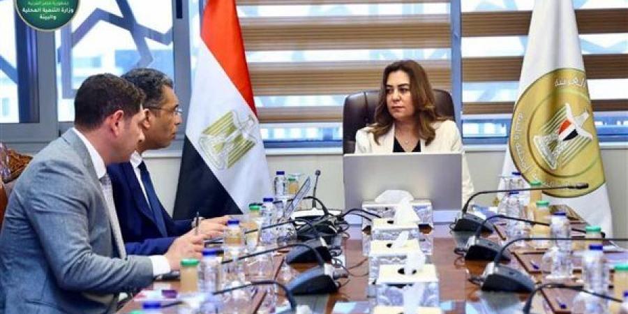 ​وزيرة التنمية المحلية ومحافظ البحر الأحمر يبحثان الموقف التنفيذي لمشروعات الخطة الاستثمارية