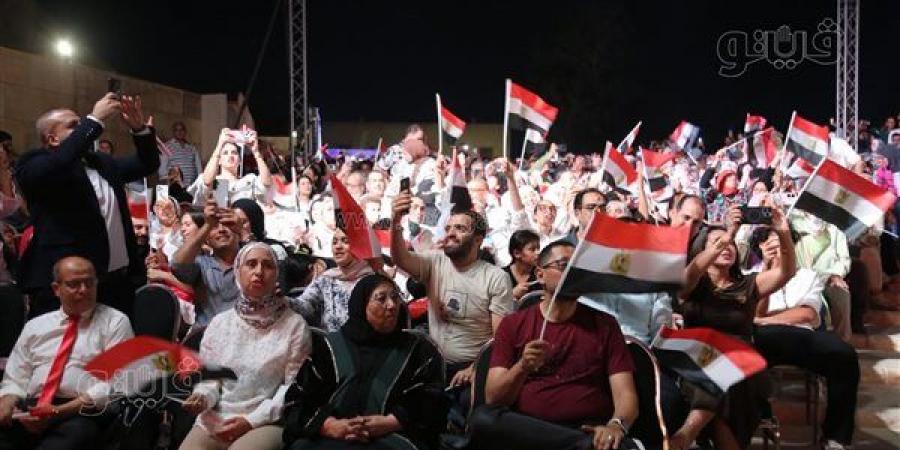علي الحجار يختتم حفله بالقلعة بأغانٍ وطنية وسط تفاعل جماهيري كبير (صور)