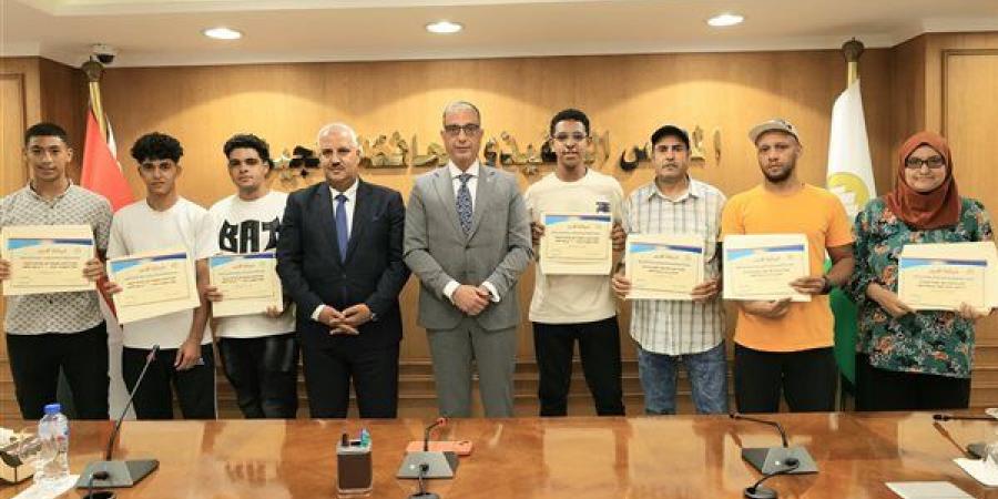 محافظ الجيزة يكرّم 28 بطلًا في المصارعة والتايكوندو والملاكمة ويشيد بإنجازاتهم الدولية