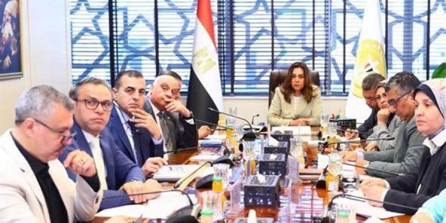 منال عوض: تنفيذ مشروعات بيئية للحد من التلوث ومواجهة آثار التغيرات المناخية