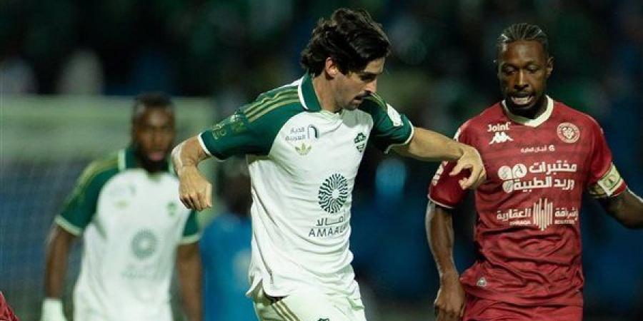 أهلي جدة يخسر في عقره داره أمام الخلود 3-1 في الدوري السعودي (صور)