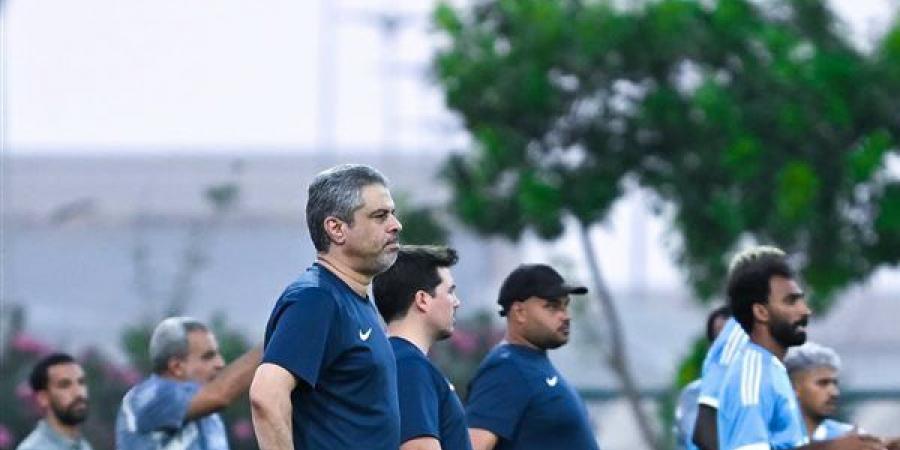 معتمد جمال يعقد جلسة مع جهازه المعاون قبل مران الزمالك اليوم