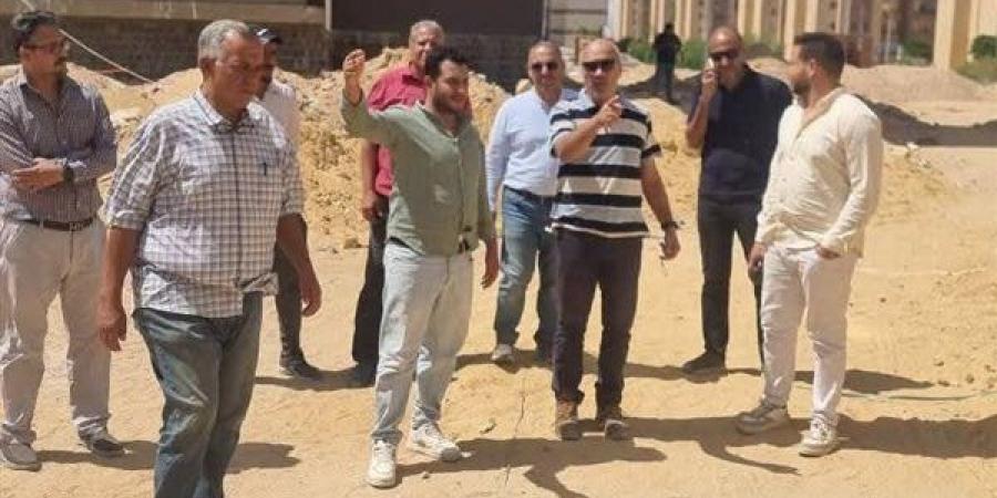 مساعد نائب رئيس "المجتمعات العمرانية" يتفقد مشروعات الإسكان بمدينة الشروق