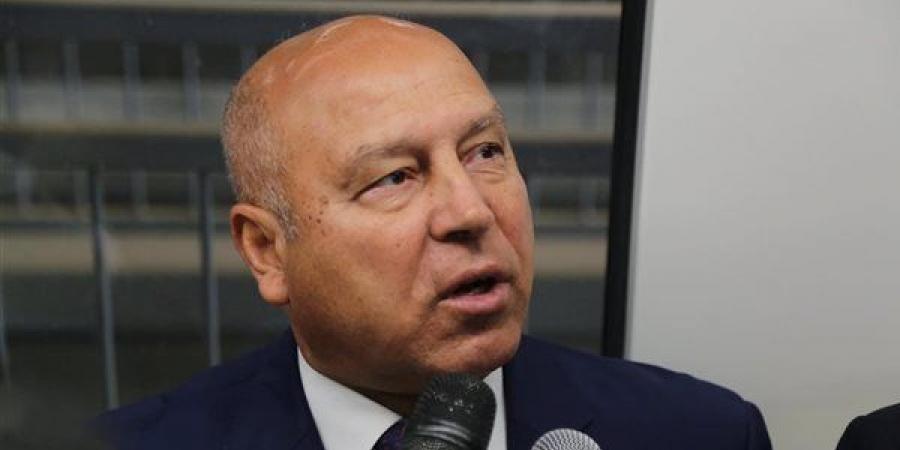 وزير النقل يراجع اللمسات الأخيرة قبل التشغيل التجريبي للمرحلة الأولى للقطار السريع