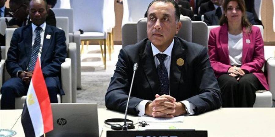 نيابة عن السيسي، مدبولي يشارك في الجلسة الافتتاحية لقمة الاتحاد الأفريقي الاستثنائية