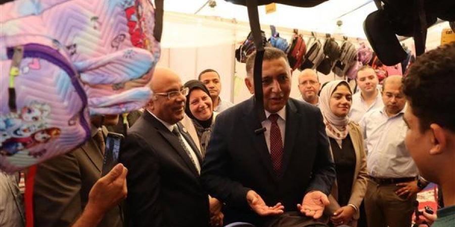 محافظ القليوبية يفتتح معرض «أهلا مدارس» بشبرا الخيمة