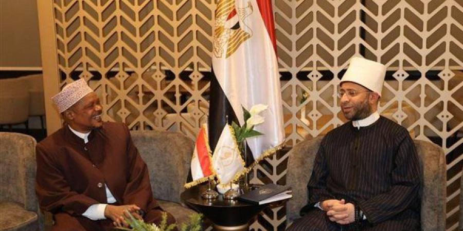 وزير الأوقاف يناقش مع مفتي تنزانيا إنشاء معهد لتعليم اللغات بالمركز الإسلامي بدار السلام