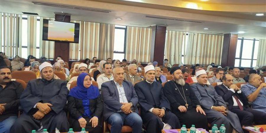 وكيل أزهر الدقهلية يكرم أوائل الشهادات الأزهرية ويوصيهم بالحفاظ على نجاحهم
