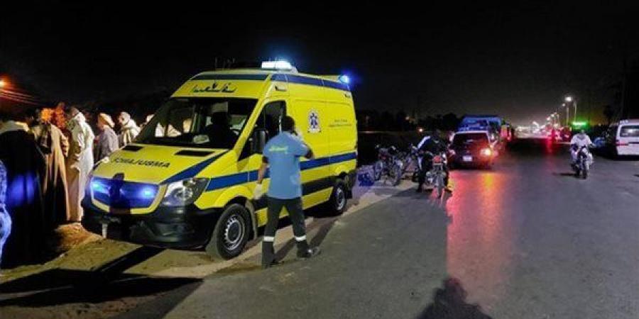 إصابات في انقلاب "ميكروباص" أعلى كوبري فيصل بالجيزة (فيديو)
