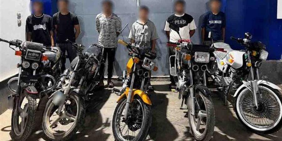 حركات استعراضية بالدراجات النارية في حفل زفاف، مشادة مع المصور تكشف الواقعة