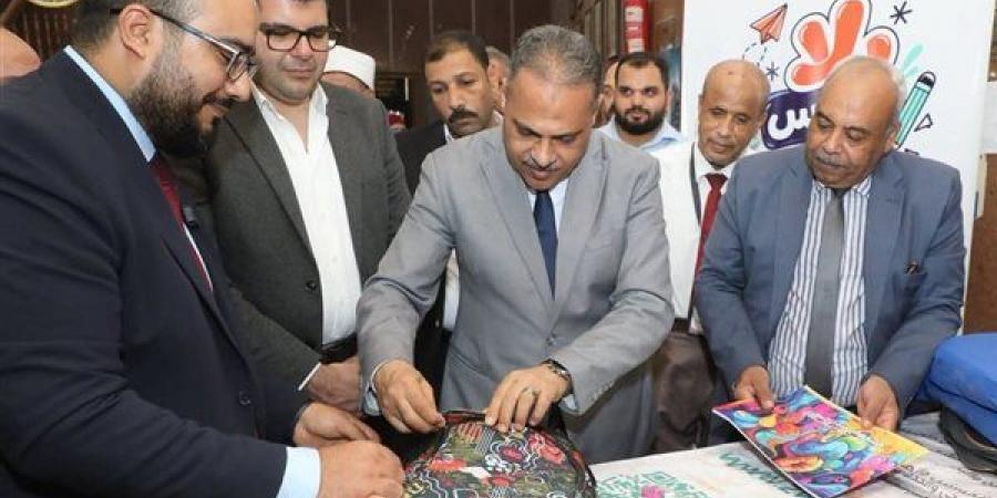 محافظ الشرقية: توزيع 700 حقيبة ومستلزمات مدرسية لطلاب الأسر الأولى بالرعاية