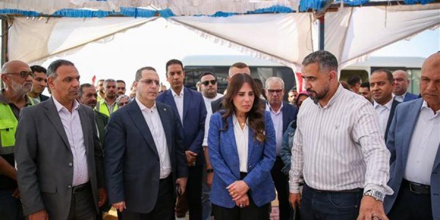 وزيرة الإسكان تتفقد مشروعات المرافق بمنطقتي الأمل والشريط الخدمي بالعبور الجديدة