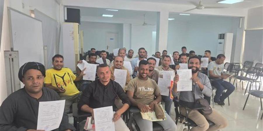 وزارة العمل: تسليم الدفعة الثانية من عقود العمل الخاصة بالعمالة الزراعية في الأردن