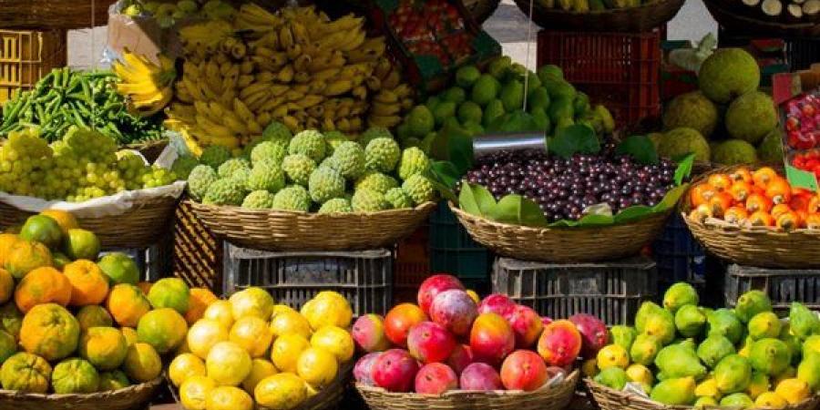 التفاح بـ 35 والكمثرى بـ 40 جنيهًا، أسعار الفاكهة اليوم الإثنين