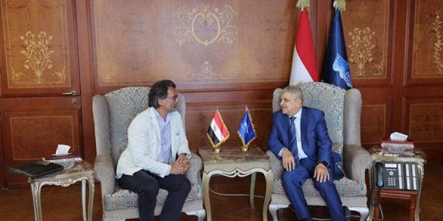 أسامة ربيع: قناة السويس مُستمرة في تطوير خدماتها الملاحية بتطوير المجرى الملاحي وتحديث الأسطول البحري