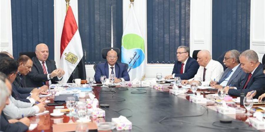 وفد الاتحاد الأوروبي يتفقد محطة معالجة الصرف الصحي بزغلول البحري في كفر الشيخ