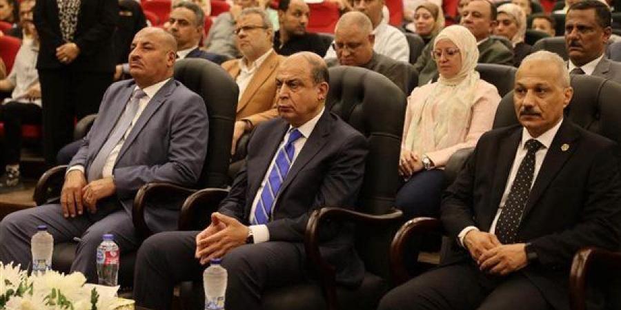 محافظ المنيا يوجه رسالة لأوائل الثانوية العامة في احتفالية تكريمهم