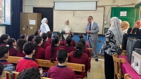 مدير تعليم القليوبية يفاجئ مدرسة أتريب الابتدائية لمتابعة انتظام الدراسة